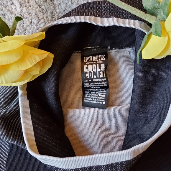 Victoria's Secret Pink black leggings - Picture 5 of 5